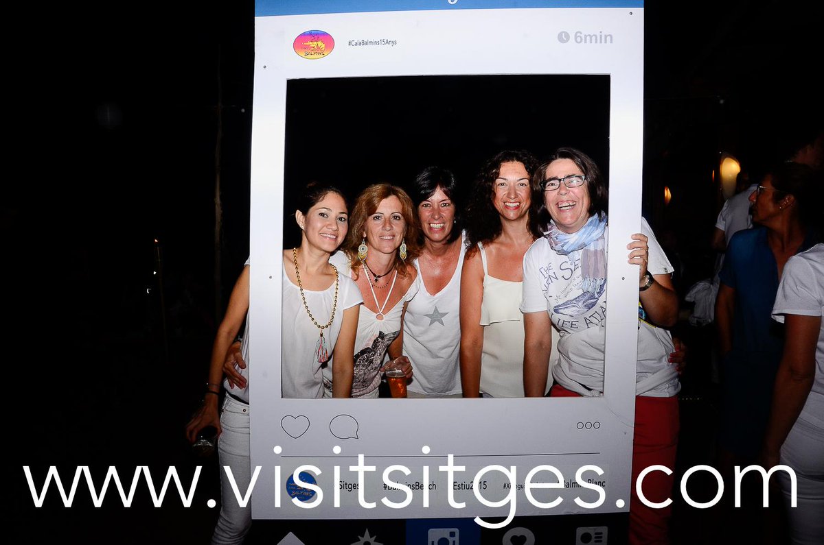 VisitSitges's tweet photo. Celebració dels 15 anys a #CalaBalmins amb Elegibó, amics, somriures  http://t.co/ZP4QlXq9w4 #Felicitat #Happy #Feliz http://t.co/QRXOdjexUs