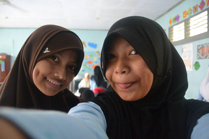 shttae95's tweet photo. kangen kalian aissh :'( @Rahma_Kiha3  @nisaaini_  @Rahmakyha_ http://t.co/tVjy2jNrmL