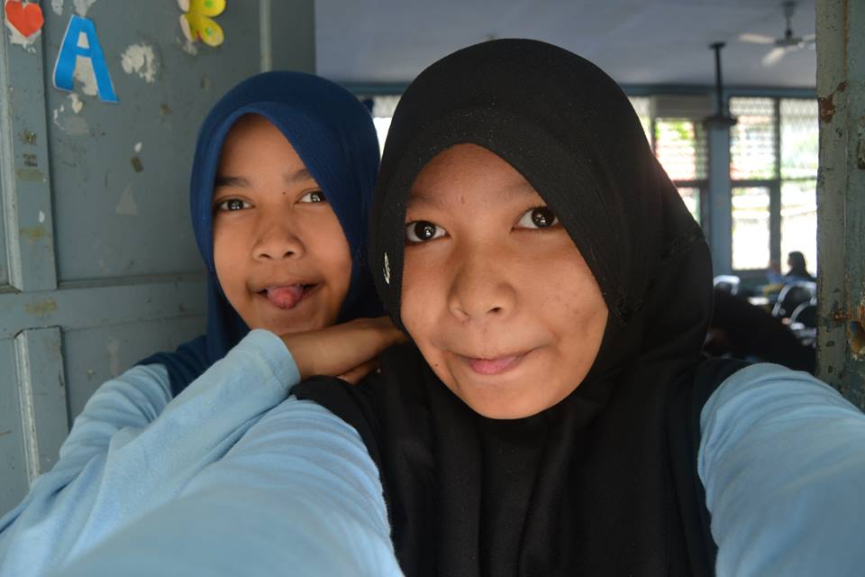 shttae95's tweet photo. kangen kalian aissh :'( @Rahma_Kiha3  @nisaaini_  @Rahmakyha_ http://t.co/tVjy2jNrmL