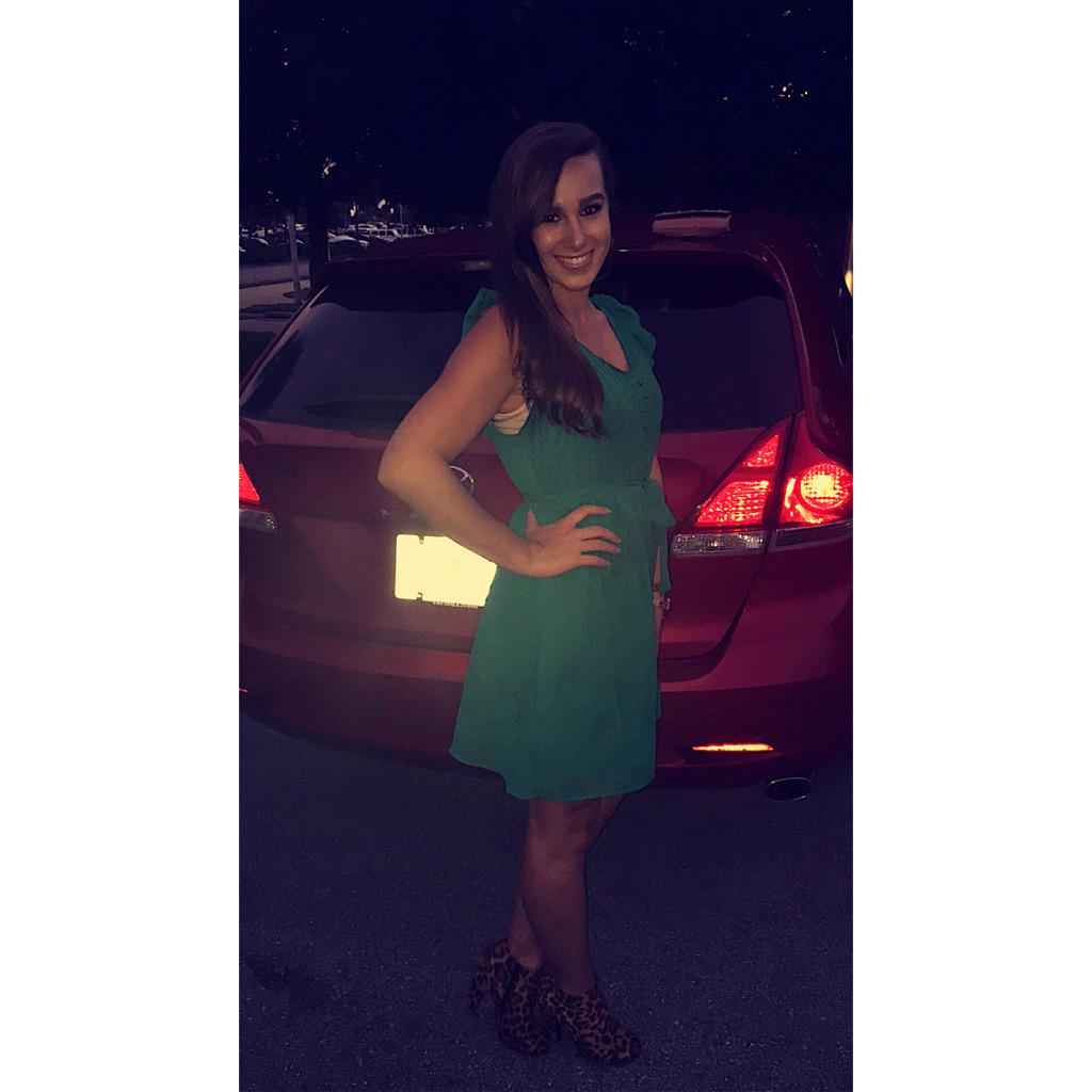 savannah_m13's tweet photo. There may be lovers who hold out their hands, but they'll never love you like I can💚✨🎶 http://t.co/Uvv4FFYD8E