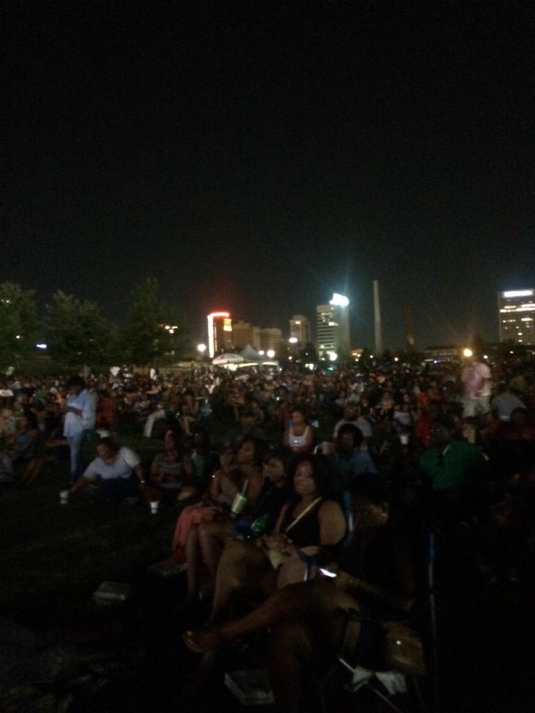 S/o <a href="/cityofbhamal/">City of Birmingham</a> for #cityfest <a href="/common/">COMMON</a> <a href="/theroots/">The Roots</a> <a href="/okayplayer/">Okayplayer</a> #bham about 5k out here and food trucks