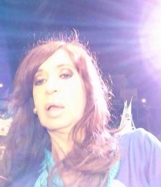 elcosodelapizza's tweet photo. Se activa la cámara frontal y vos tipo... https://t.co/vbPEGsJOSs