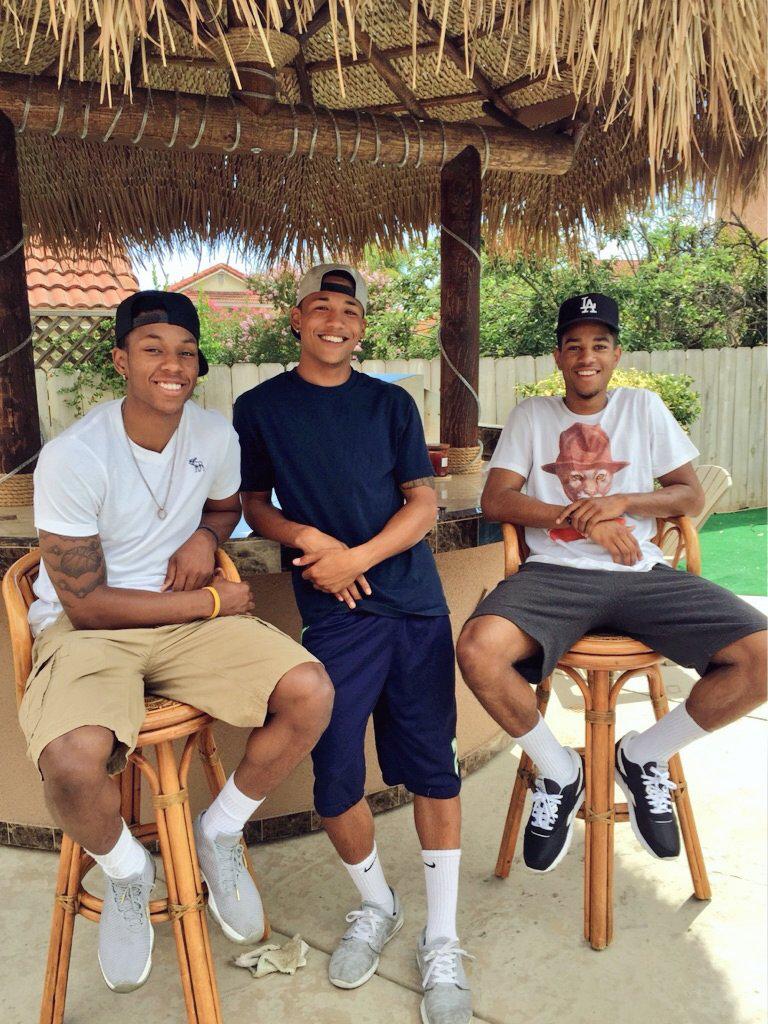 trevonsessions's tweet photo. "Good Vibe Tribe" http://t.co/tMHKltInVE