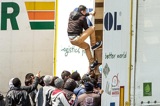 dailystar's tweet photo. Calais crisis: Migrants stay in British hotels at taxpayers' expense http://t.co/q0tRbBt6o5 http://t.co/Xo7y9rn7OT