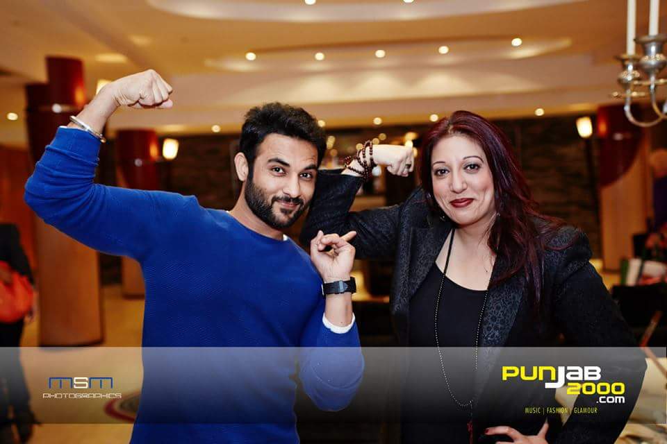 Punjab2000music's tweet photo. #Simster thinks she has bigger biceps than #Bollywood actor @HarishVerma_ ether way their good buddies. #punjab2000 http://t.co/IiruHhS4Rr