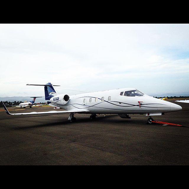 DeltaBravo33's tweet image. Instagram : by faybar829 - Two beautiful machines. 😍
#aviation #Lear45 #b727 #aviation #aviationlovers #aviationgee…