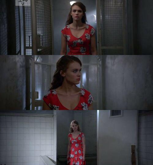 TeenWolfCastFan's tweet photo. Looking for the new Teen Wolf episode like @hollandroden #TeenWolfSeason5 #TeenWolf #FreakyFlashback @MTVteenwolf http://t.co/nMURkm2FqU