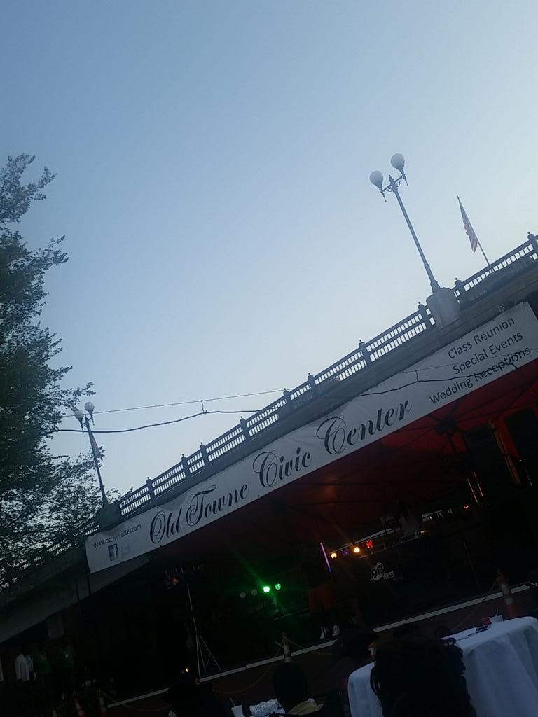 k_leshai's tweet image. The place to be right now! #FlashbackFreshFest! #SoulLogisticsRadio #Whodini #SunshineAnderson!