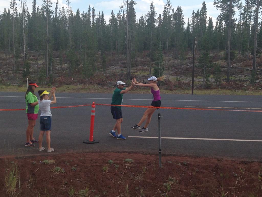 thequackheads's tweet photo. Best pic of our @CascadeRelays race - Kaitlyn handing off to dad Mike for the final time #clr2015 http://t.co/gBMI342HaK