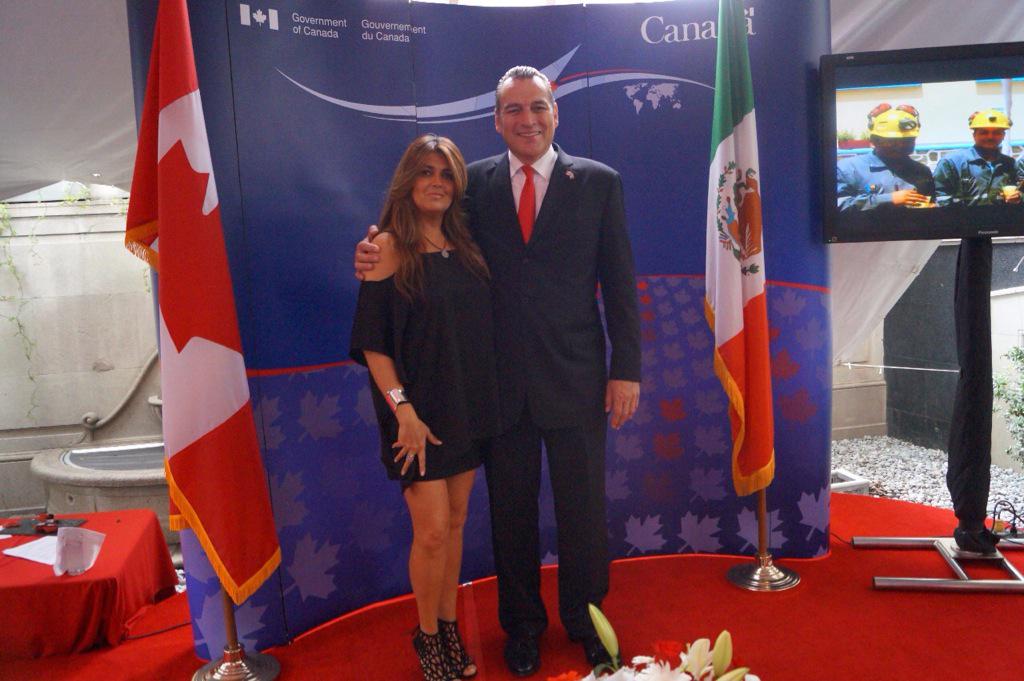 silviavoz's tweet photo. Con el embajador de Canadá!!' Lindo evento!!! http://t.co/BcWOflLYNG