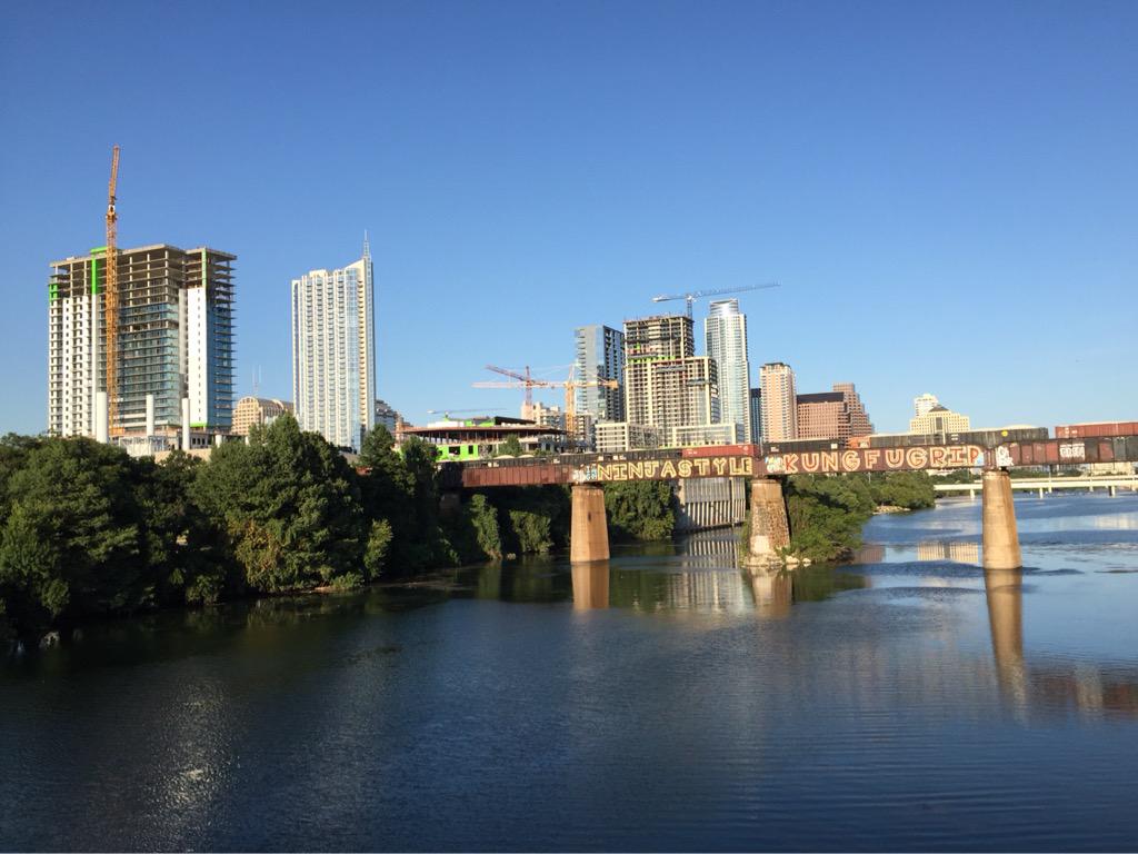 cra's tweet photo. getting in a run around Lady Bird Lake and wishing @darinrs and team a strong finish at #clr2015 http://t.co/bVxGcFCJTW