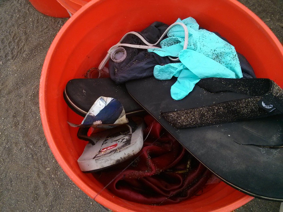 SkinTechMD's tweet photo. Every wk, interesting new finds @PacificaBeachCo : 3 flip flops, 2 empty bottles of booze, 1 mylar party balloon. http://t.co/fQyDfWlxxN
