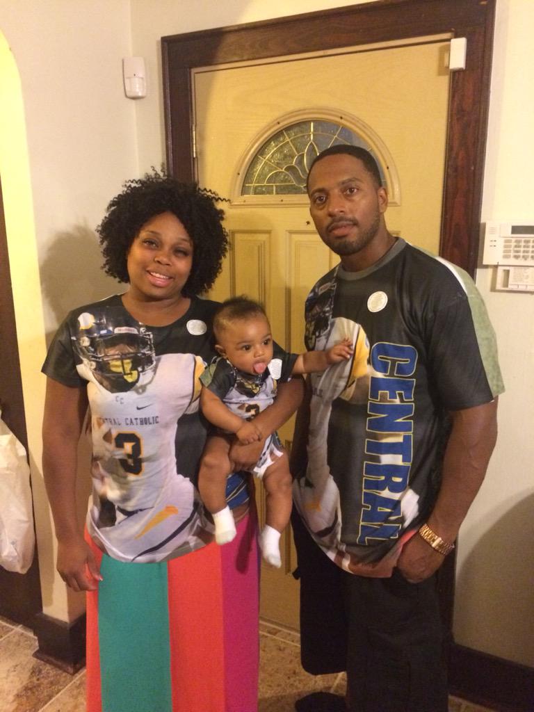 HamlinIsland's tweet image. Team Hamlin Fan club ready for the season!! #TH4 #MySupportSystem