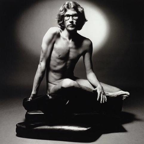Happy Birthday to one of the greatest fashion designers of all times!! Thanks for the legacy Yves Saint Laurent!! 
