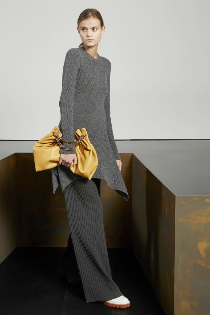lofficielmexico's tweet photo. Conoce una de las tendencias más fuerte de la colección Pre Fall 20105. @StellaMcCartney http://t.co/nAsyy2u0iO http://t.co/KpLUYgAOgi