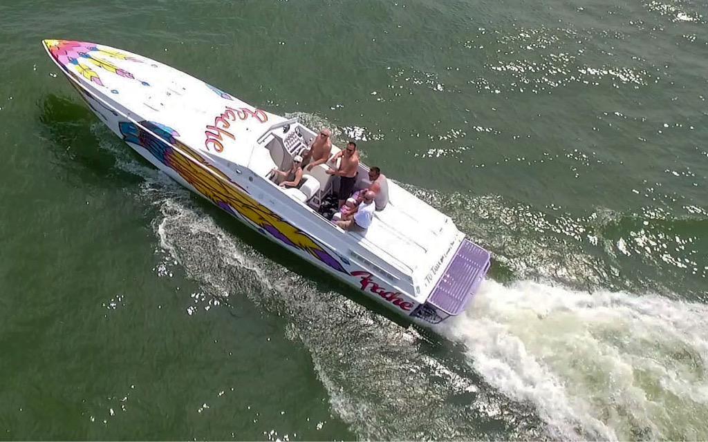 DockAndBay's tweet photo. Fantastic shot taken from our Inspire 1 Drone during LEOPAs 2015 Thunderfest!  Beautiful Apache! @ApachePowerboat http://t.co/BOU8bZZSFv
