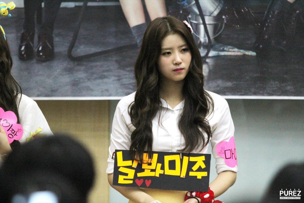150328 #러블리즈 #Lovelyz #Yein #예인 #Mijoo at Busan Fansign

Cr. PUREZ_8 
-bny
