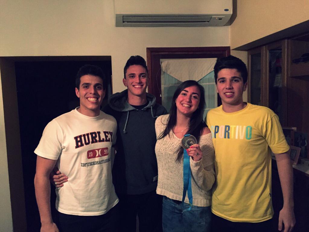 MaquiGandulfo's tweet photo. Les juro que no soy petisa pero, cuando paso que mis primos más chicos me pasaron???? #MisBebes #Primitus #Gigantes http://t.co/7ySdeJ6YeS