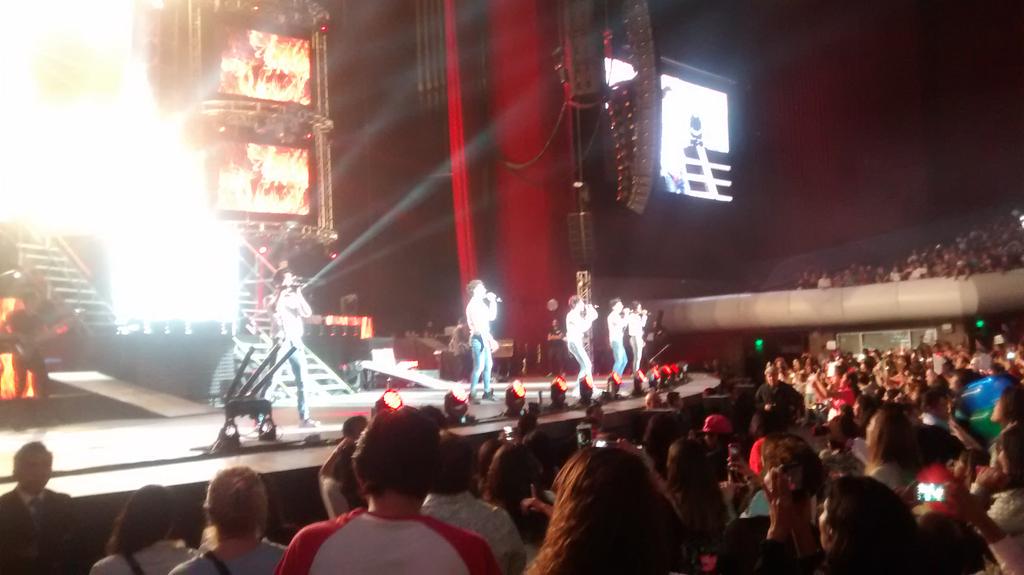 BubulubuMx's tweet photo. 5...4...3..2..1 ¡Que comience el segundo día de #ThePartyWorldTour ! Qué se escuche #Coders http://t.co/MNgPBGjBsH