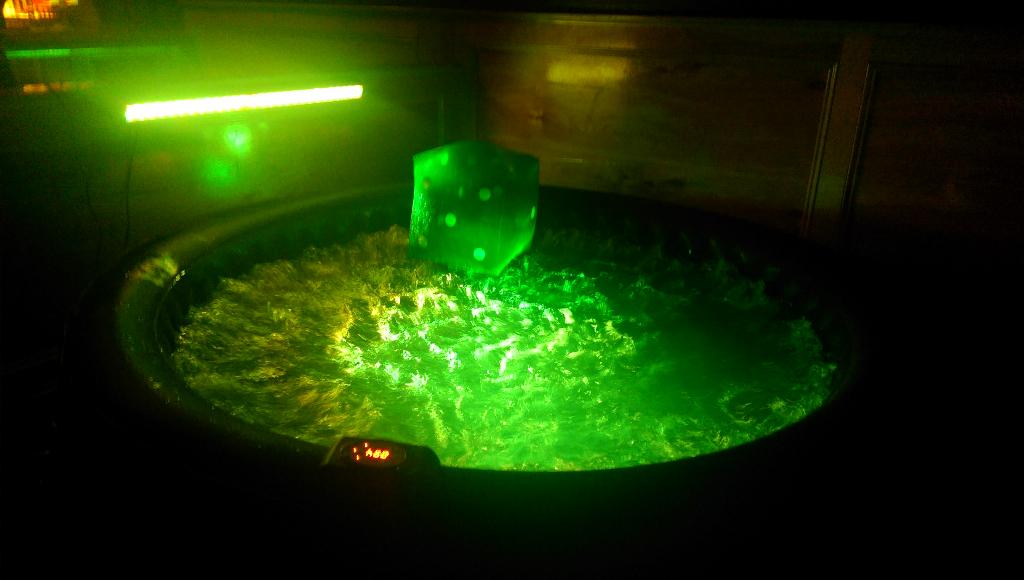 cosplayimaging's tweet photo. Partied Started. There's even a jacuzi. #Cosplaydeviants #dungeonsanddeviants http://t.co/Q7sl2qd6jX
