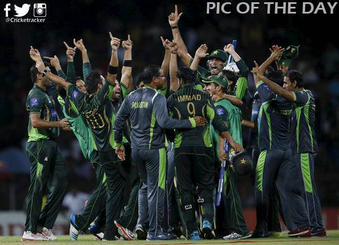 anushka_rox's tweet photo. Winning Moment Of Pakistan #SLvPAK 
http://t.co/QXPHcIQIk2