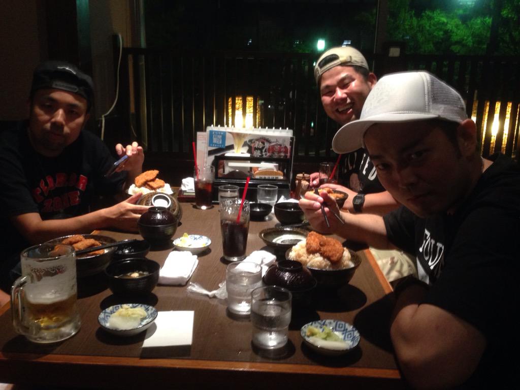 Yoshihara025HC's tweet photo. 新潟リバーストありがとうございました!来てくださった皆さんに最大感謝です!最後はサクッとタレカツで締め😋💯 #loyaltothegrave #leopardeyes #goodfellowz #callsigneagle http://t.co/6t7gD9PP38