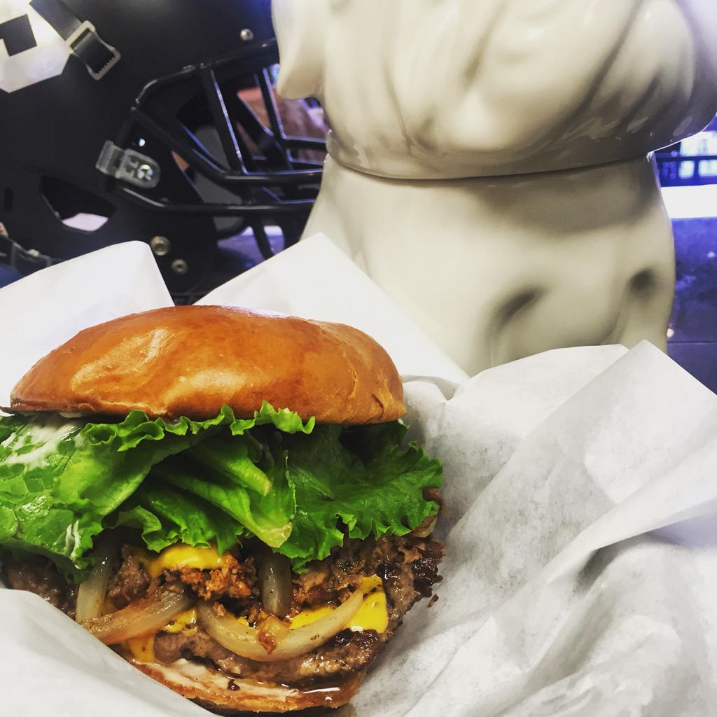 triplebfresno's tweet photo. Our new #AlwaysSunnyinPhilly Burger! Our Angus patty topped w/ Tender Steak grilled w/ onion &amp; melty American! #mmmm http://t.co/96fvfFa4Ng