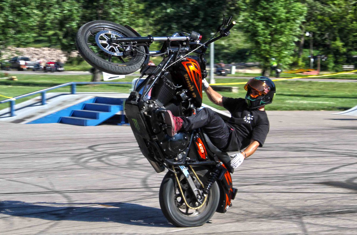 knfilters's tweet photo. LIVE from #sturgis!
@unknowniNd putting on a show at #SturgisCityPark! http://t.co/zj40ukRhSV