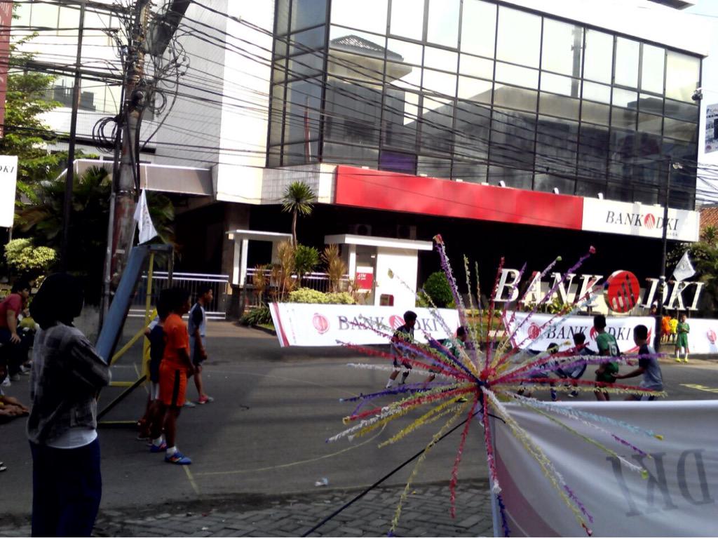 Bank Dki On Twitter Pagi Hari Kanpus Bank Dki Jl Ir H Juanda Iii No 7 9 Jakpus Warga Sekitar Bermain Bola Http T Co D8f2g5ls2h