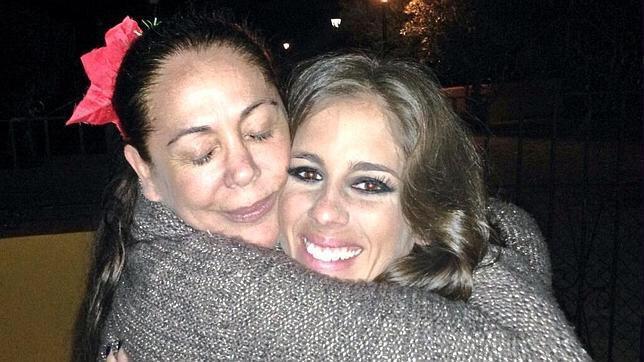 AnabelPantoja00's tweet photo. Otro año mas
Otro año mas apoyándome 
Otro año mas protegiéndome de lo malo
Feliz cumpleaños a mi 2 madre .
#tequiero http://t.co/347kiDfmUN