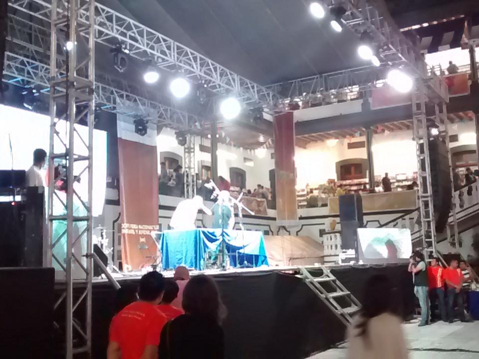 9th_art's tweet photo. Con Jis y Trino #jamdemoneros #filijxalapa #comicsOSOM http://t.co/Mz40cDvLFA