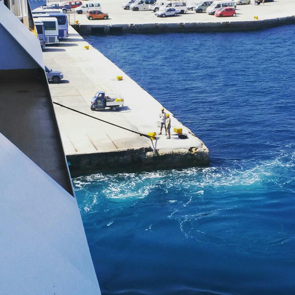 apneagr's tweet photo. #paros #Greece #Island #Islandgr #islandsgr #islandsgreece (@ Λιμάνι Πάρου) https://t.co/cQfLT4k5KO http://t.co/DlN8KgtyUc