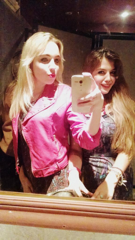 BMBmica's tweet photo. #EstamosEnAgostoYYo
NO Te puedo creer que siempre terminamos hasta la tutuca #Luz #Gogis #nochecba #DESPEGANDO #jaja http://t.co/S8X4oBSVkU
