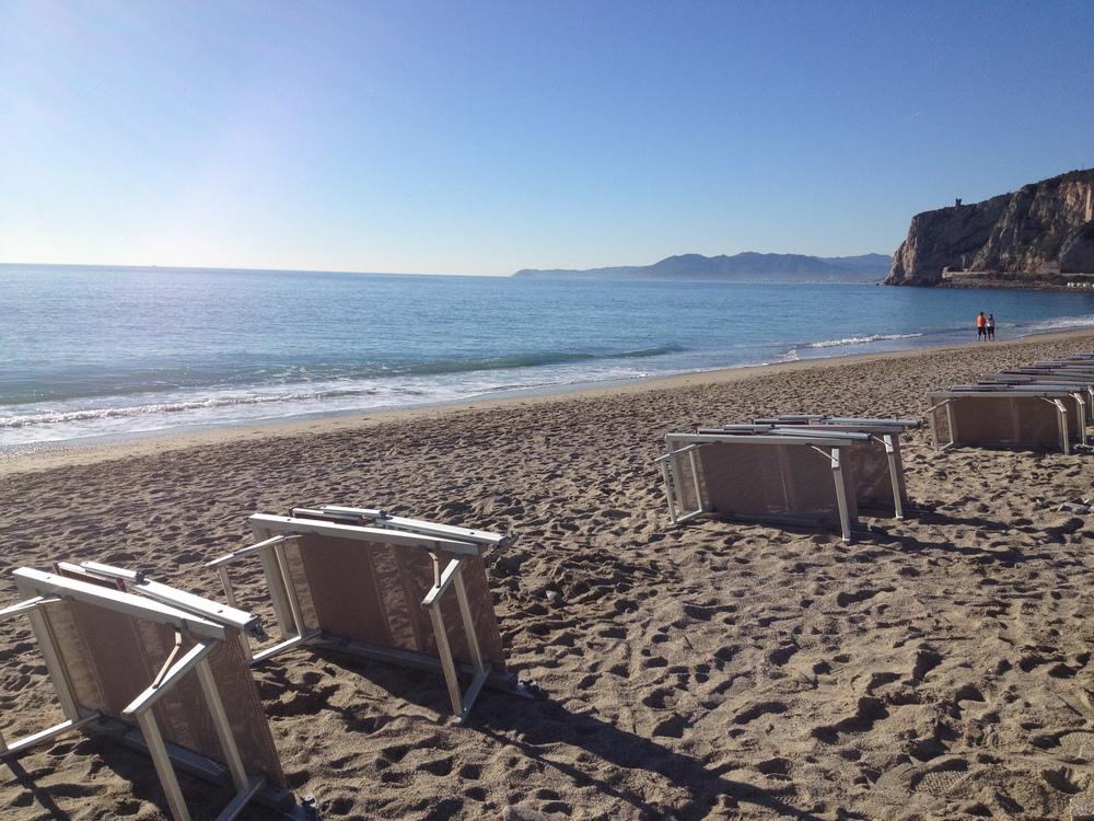 Risveglio sulla #spiaggia
Com'è stato il vostro? #FinaleLigure #Liguria #myliguria140