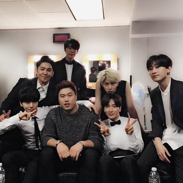 shfly3424's tweet photo. SJ &amp; 류현진선수 ⚾️ #Superjunior #LA #류현진 #시차적응실패 #KCON http://t.co/diyqdPUKmO
