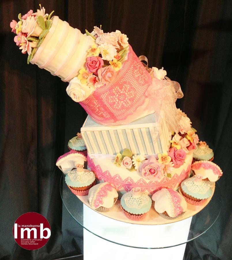 CakesDecor's tweet photo. Wedding cake tilted ... http://t.co/WJI7XsADk5 #cake #cakedecorating http://t.co/lcKNfkl0km