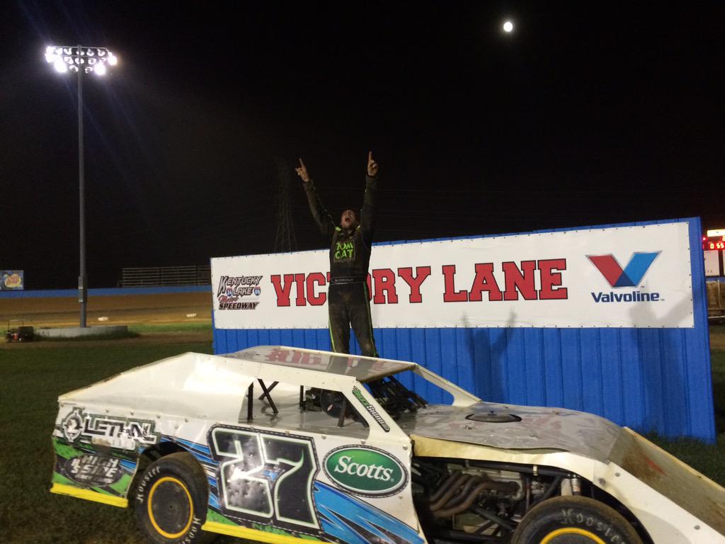 Michael27Turner's tweet photo. The @Highsidetickler takes my @LethalChassis to victory lane $3000 to win @KLMSupdates .. Started p13.. #wheelman http://t.co/UIsTaQWAL3