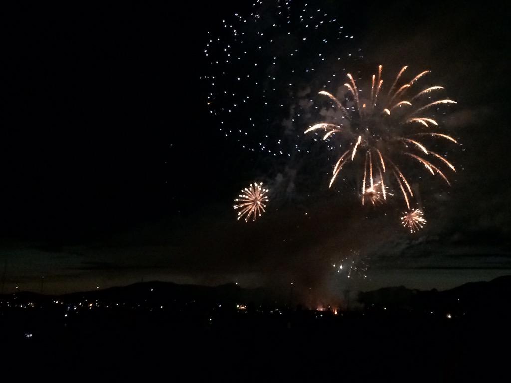 Everyone at English Bay is loving the show Canada is putting on. 🍁🎉 <a href="/CKNW/">CKNW</a> #CelebofLight25