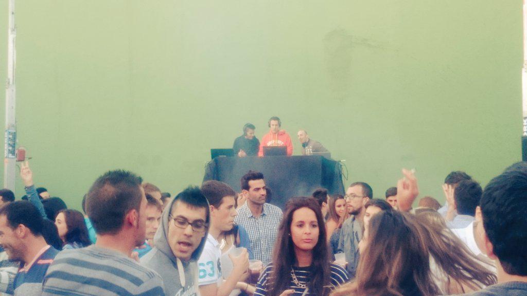 zardoya17's tweet photo. Cierre en malejan party @guarrydj and @Coloma_Dj http://t.co/v3a9vS9m4X
