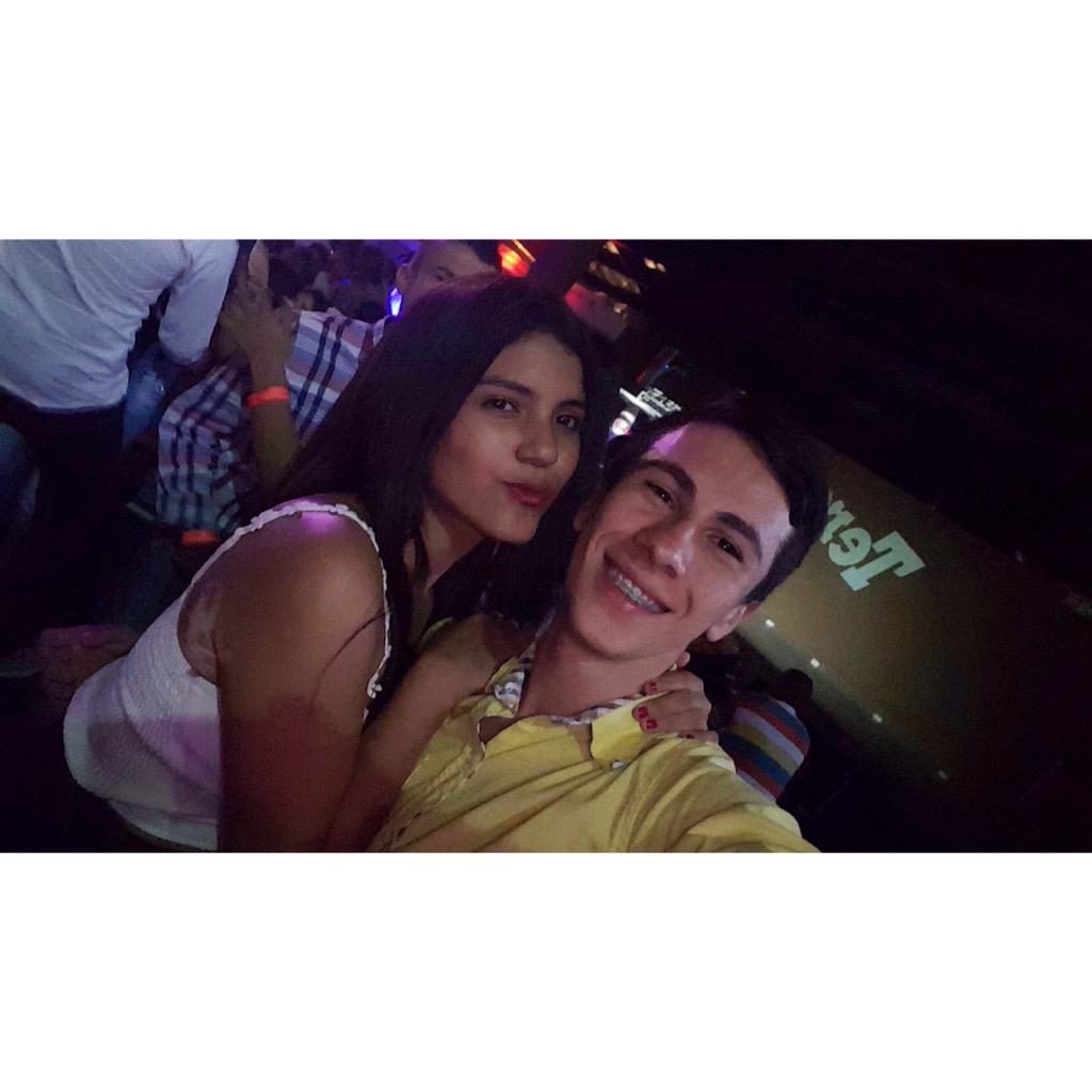 nicolas9526's tweet photo. @PaolaQuirozp  guisaaaaaa feliz cumpleaños Dios la bendiga, siga siendo esa persona tan genial que es. #4everparty🎉🎉😂 http://t.co/xIIrI9JWdM