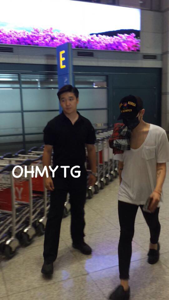 only_ohmytg's tweet photo. 150802 Inchon Airport
Fighting💪🏻💪🏻
 #탑 #지디 #OHMYTG http://t.co/PxI1ZgD40K