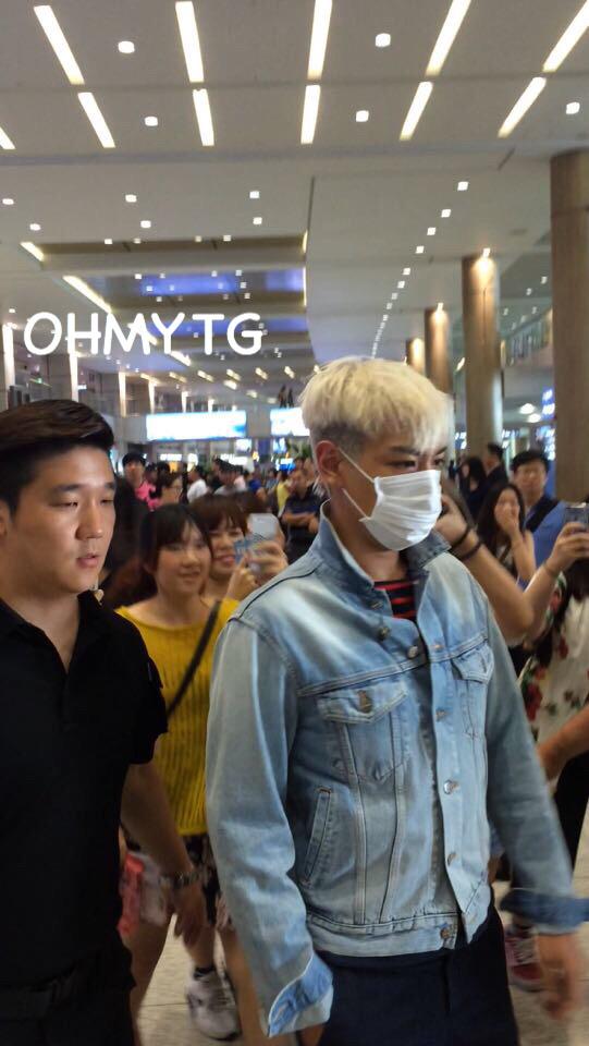 only_ohmytg's tweet photo. 150802 Inchon Airport
Fighting💪🏻💪🏻
 #탑 #지디 #OHMYTG http://t.co/PxI1ZgD40K