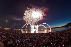 ONANDGONEca's tweet photo. #fireworks #Vancouver #northvan #honda #celebrityoflights http://t.co/CAIR5ATAqX
