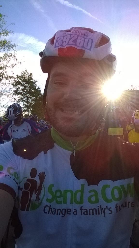superjimmyb's tweet photo. Lets do this @SendaCow #ridelondon http://t.co/lvRFn8dr8J