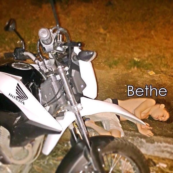 cleytu's tweet photo. A INTERNET NÃO PERDOA  😂 http://t.co/oA0YzjSu1r