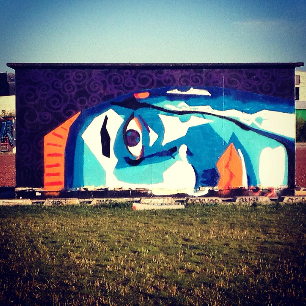 susannepannetje's tweet photo. Vannacht is iemand weer eens losgegaan op het @Ebbingekwartier! Nieuwe #streetart it is. Hello, stranger! #groningen http://t.co/RrLSbf2Qy4