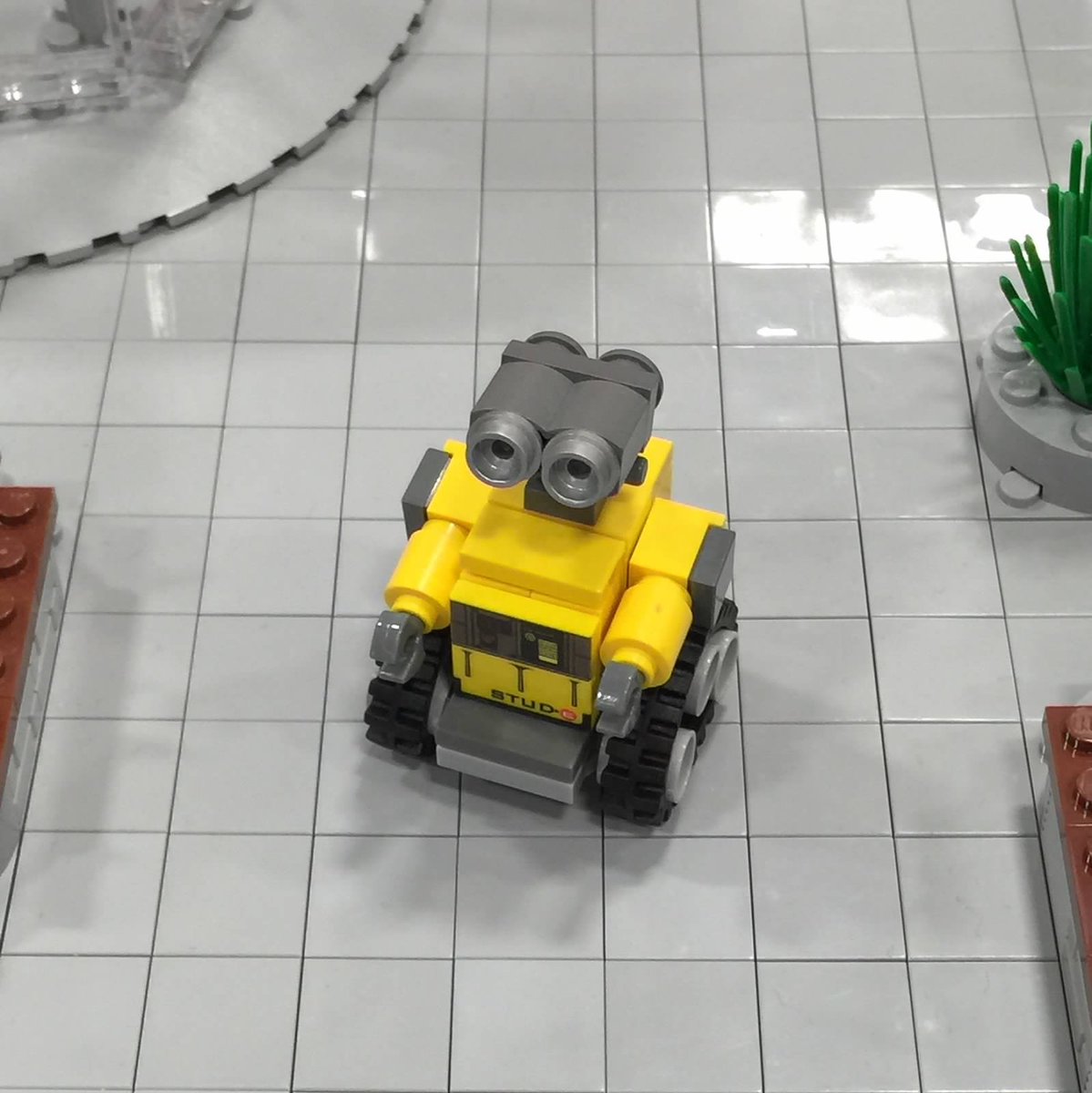 MOCTrials's tweet photo. Mini WALL-E sighting @BrickFair #BFVA #eeevaaaa http://t.co/PX4KC7Fjw8