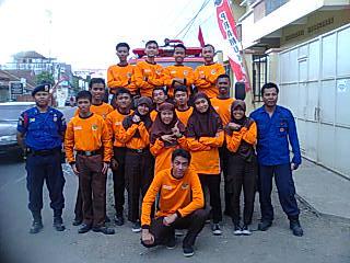 apipsogir's tweet photo. @kwarnas pelatihan anggota pramuka peduli bencana tentang (pemadam kebakaran) http://t.co/3toNAbfmpZ
