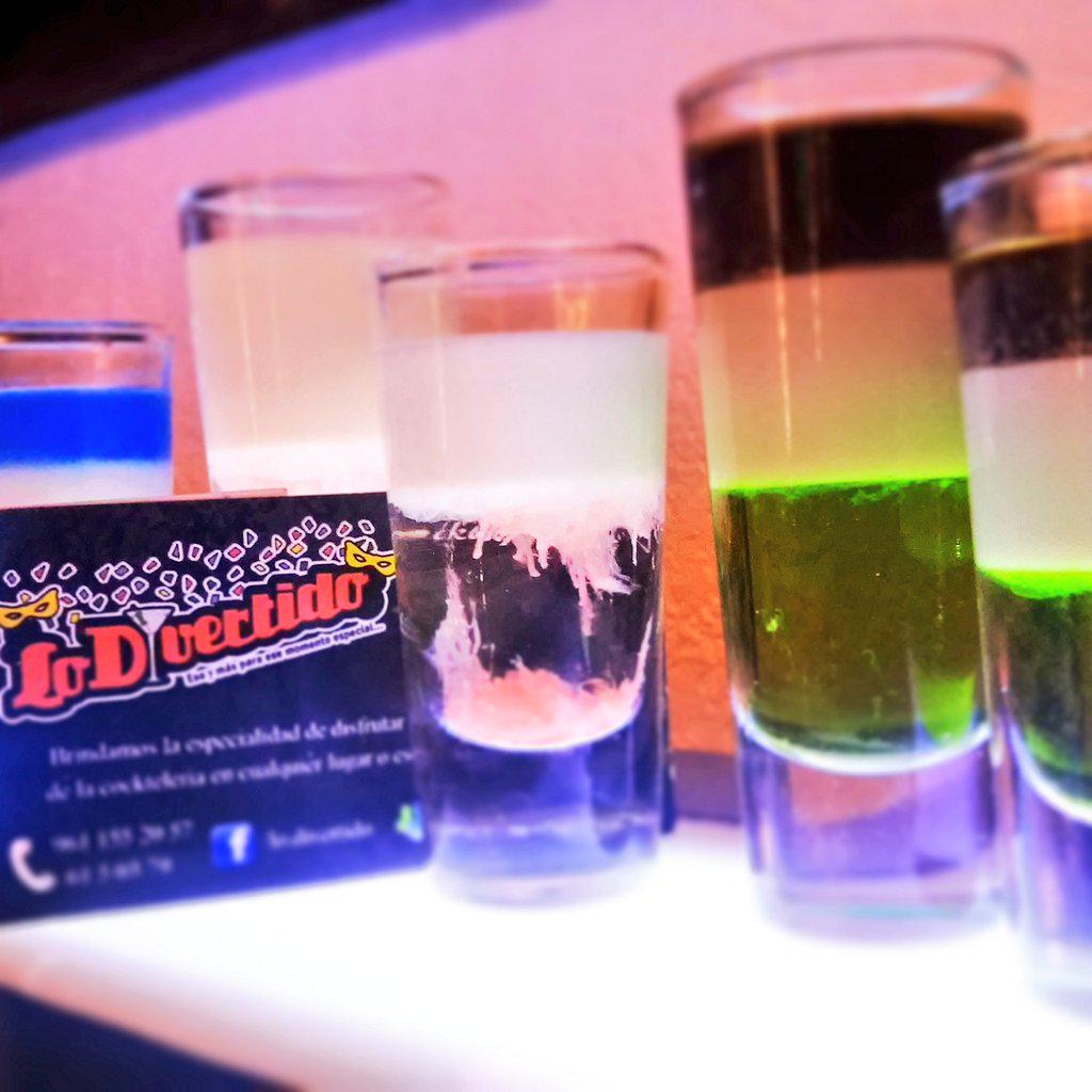 LDivertido's tweet photo. #shots #contratanos vamos a tu #fiesta #bartendershow profesional #barmovil contactos 9611552057 @TuxRecomienda http://t.co/17kdvE61BC