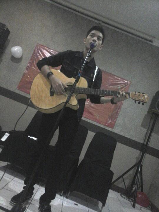 mngriosolo's tweet photo. Perform lagu ke-2 Harmoni #MADEinSolo http://t.co/W801VlVzAi